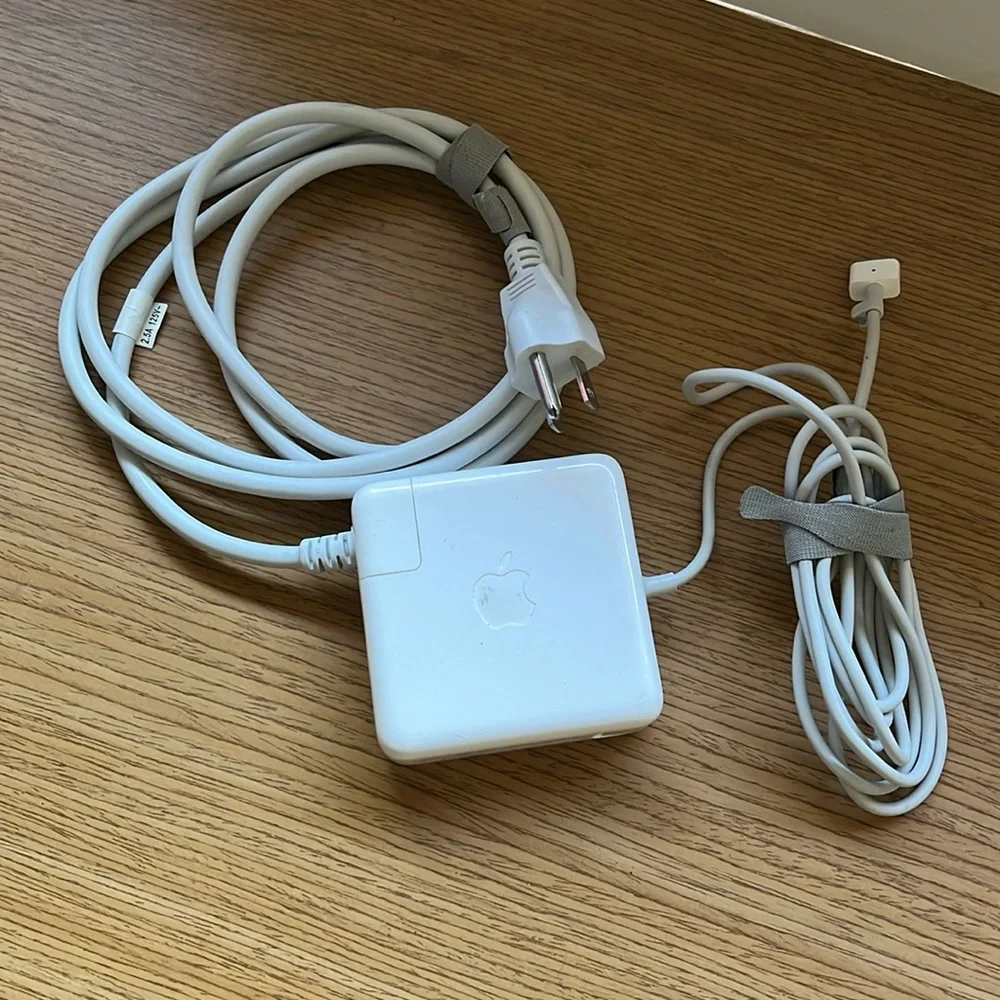 Apple 85W MagSafe Power Adapter